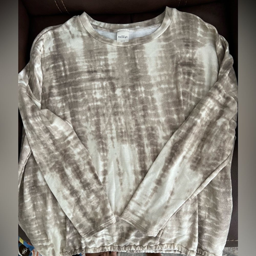Kalieigh brand size M long sleeve